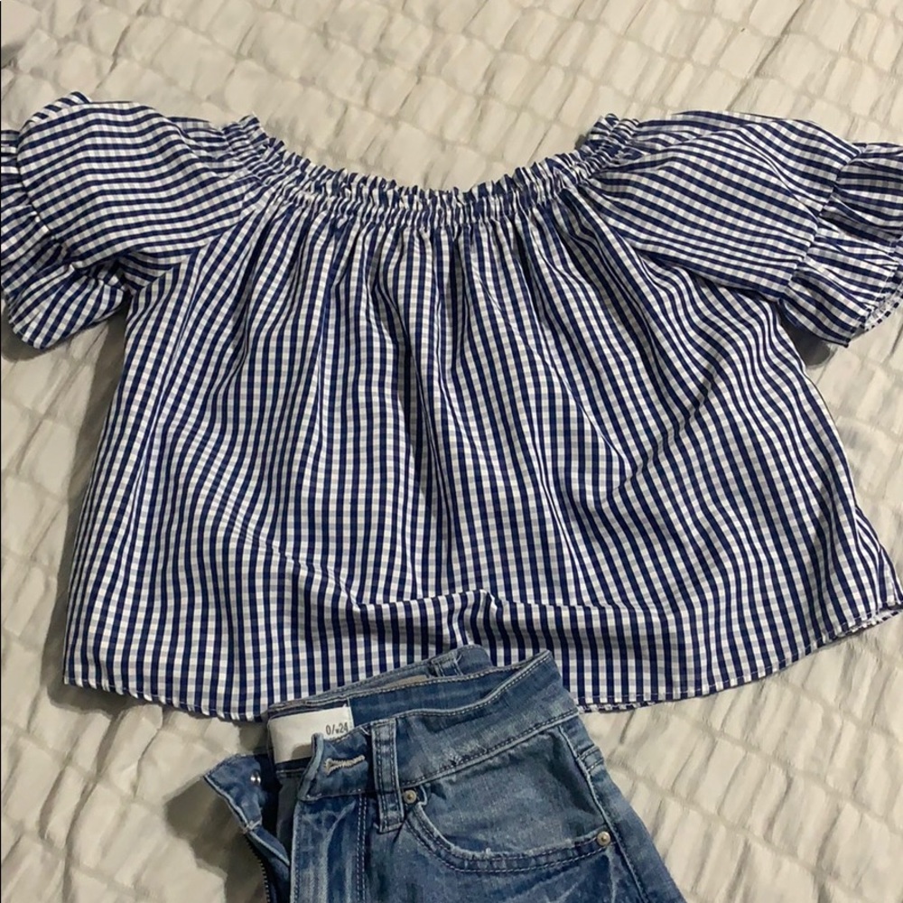Puffy shoulder top